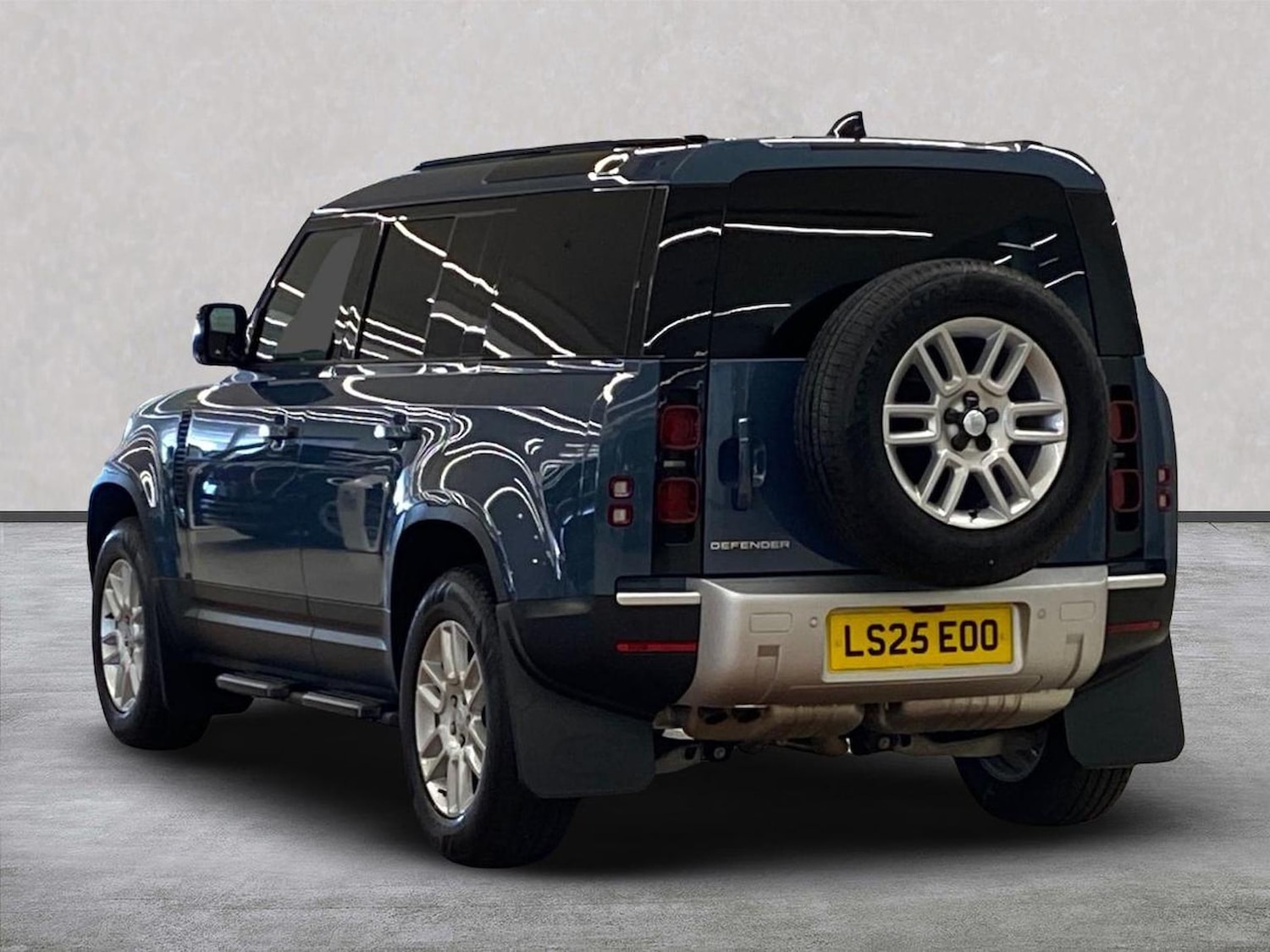 Used Land Rover Defender 2025 for sale - 76532427: Photo 2