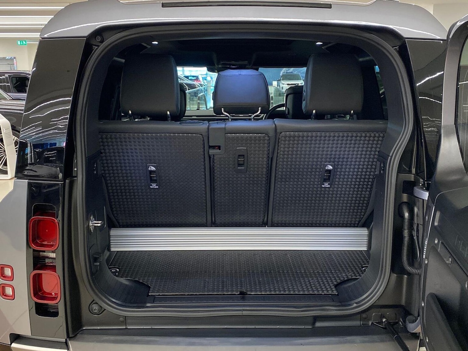 Used Land Rover Defender 2024 for sale - 76510774: Photo 10