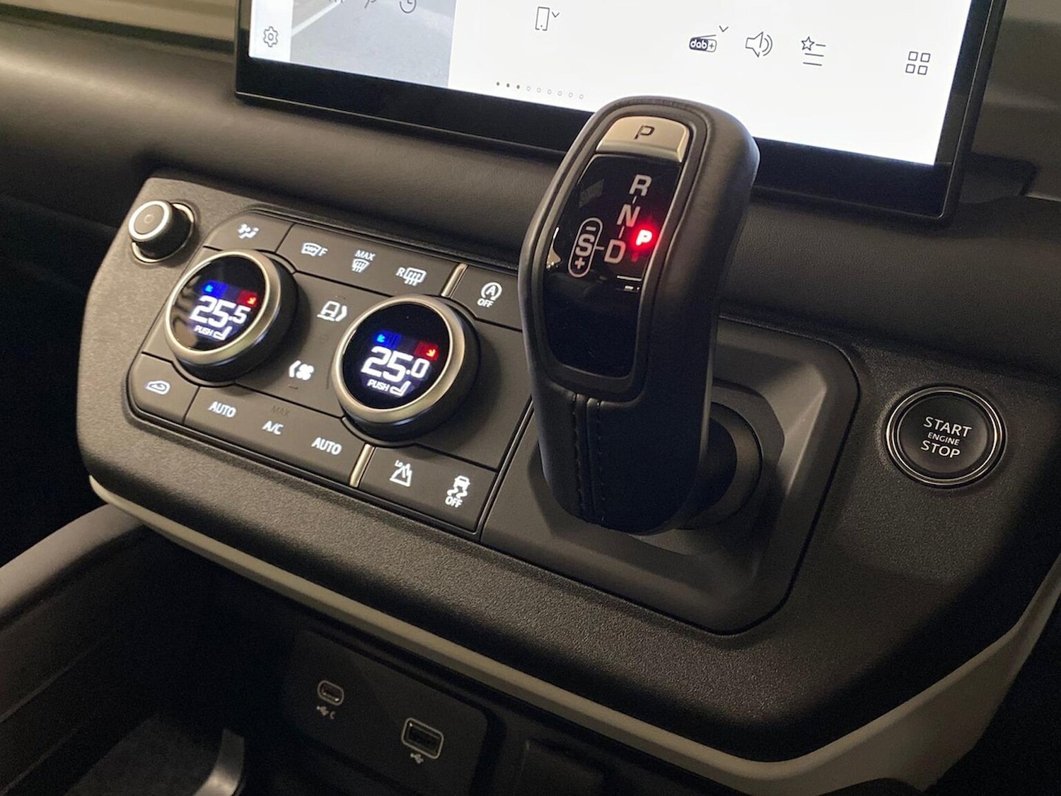 Used Land Rover Defender 2024 for sale - 76510774: Photo 13