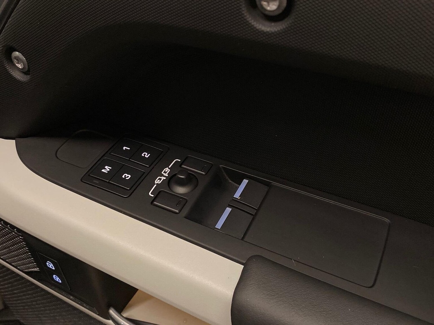 Used Land Rover Defender 2024 for sale - 76510774: Photo 25