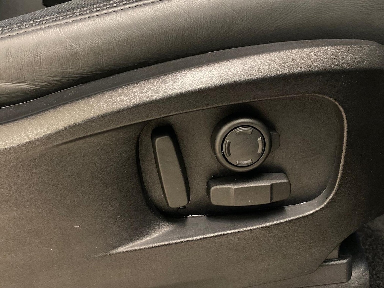 Used Land Rover Defender 2024 for sale - 76510774: Photo 42