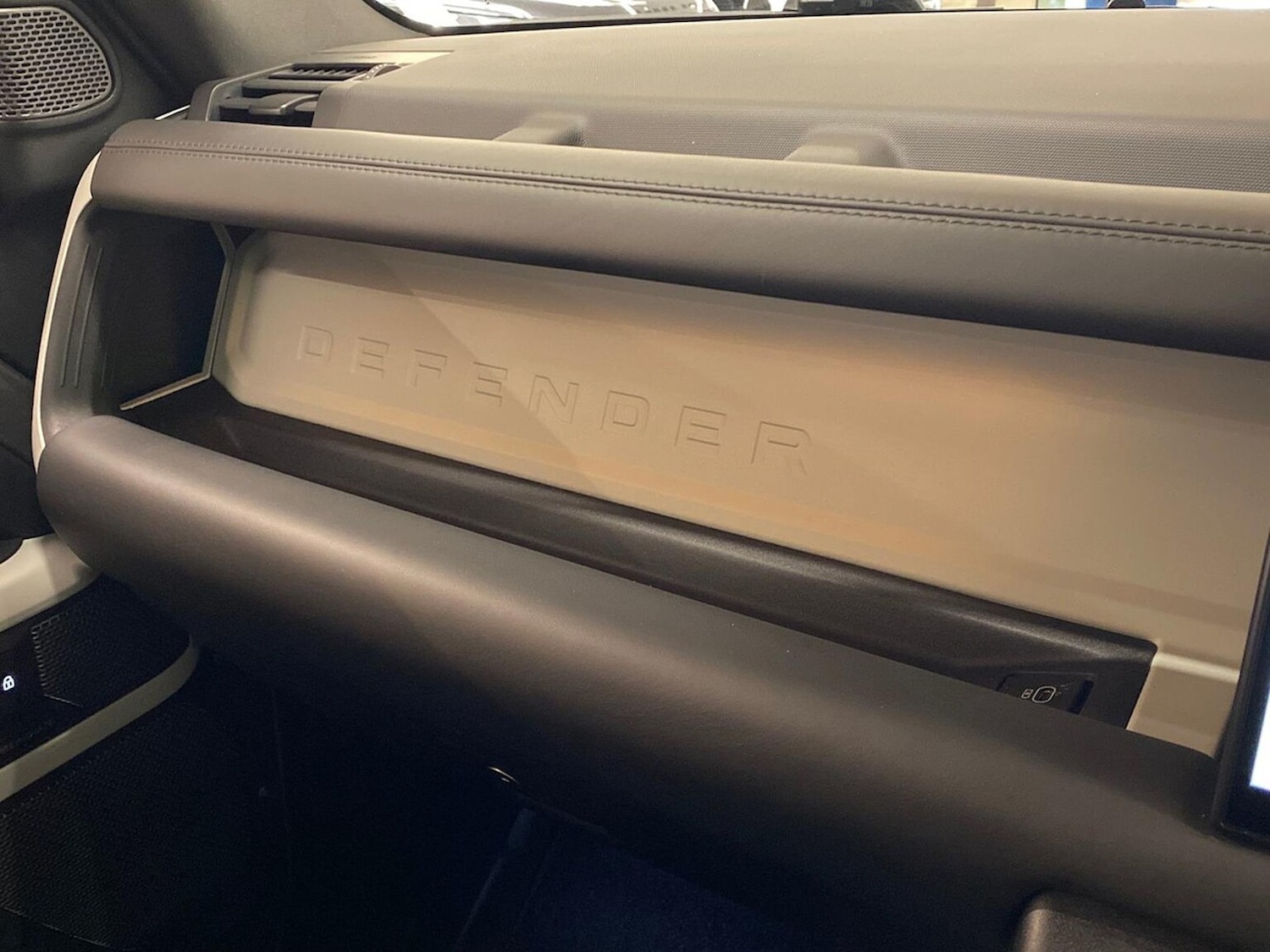 Used Land Rover Defender 2024 for sale - 76510774: Photo 43