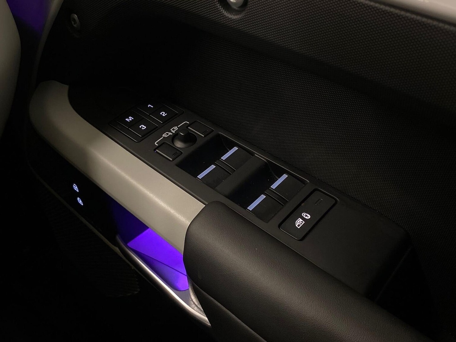 Used Land Rover Defender 2024 for sale - 78039333: Photo 39