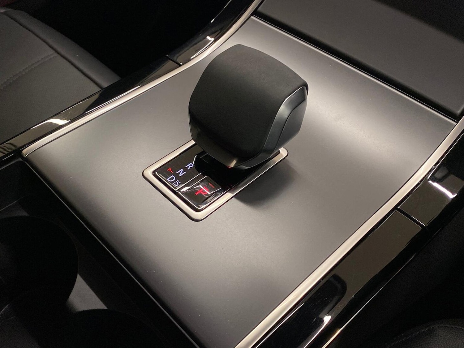 Used Land Rover Range Rover Velar 2023 for sale - 76149428: Photo 13