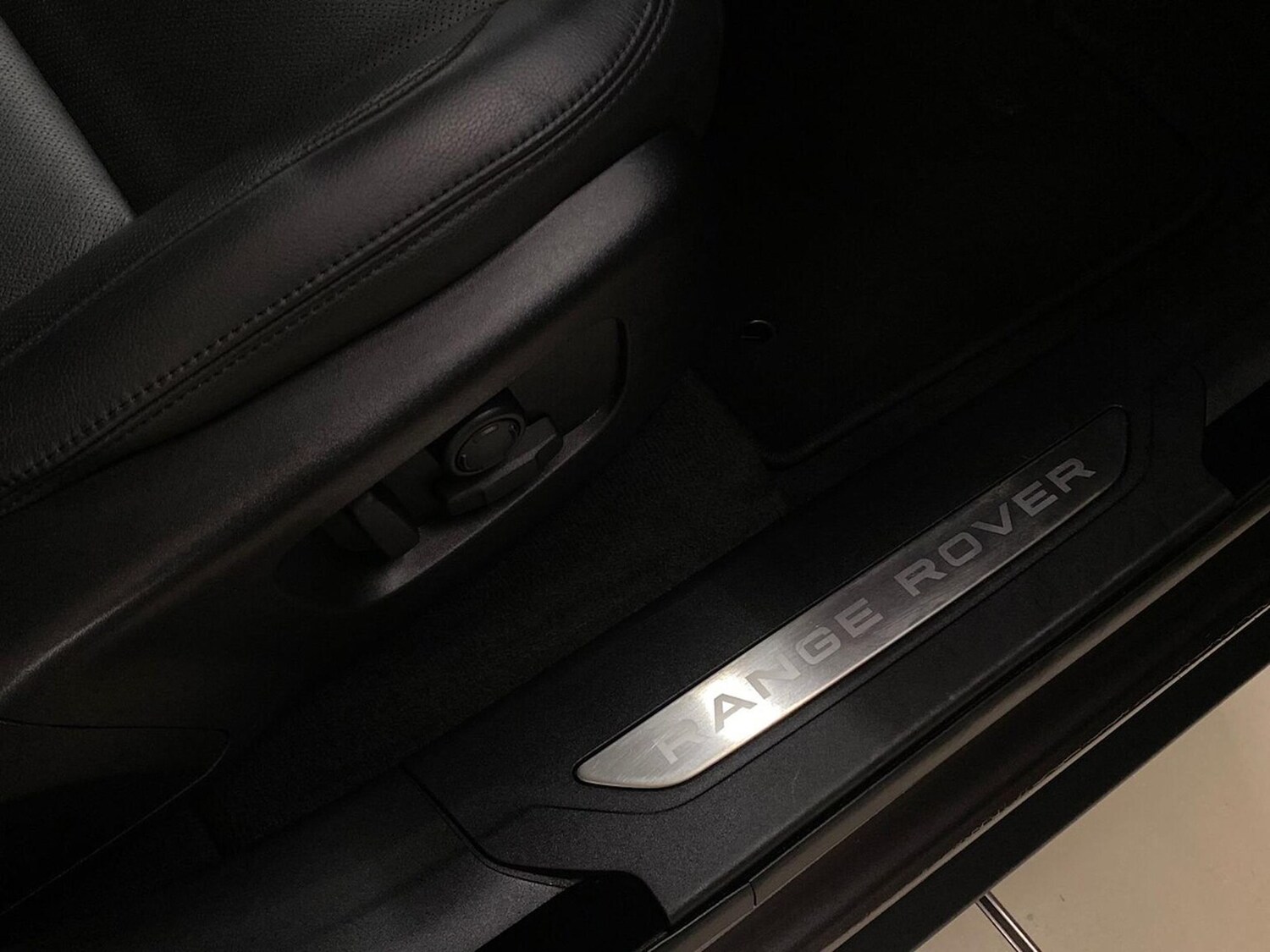 Used Land Rover Range Rover Velar 2023 for sale - 76149428: Photo 31