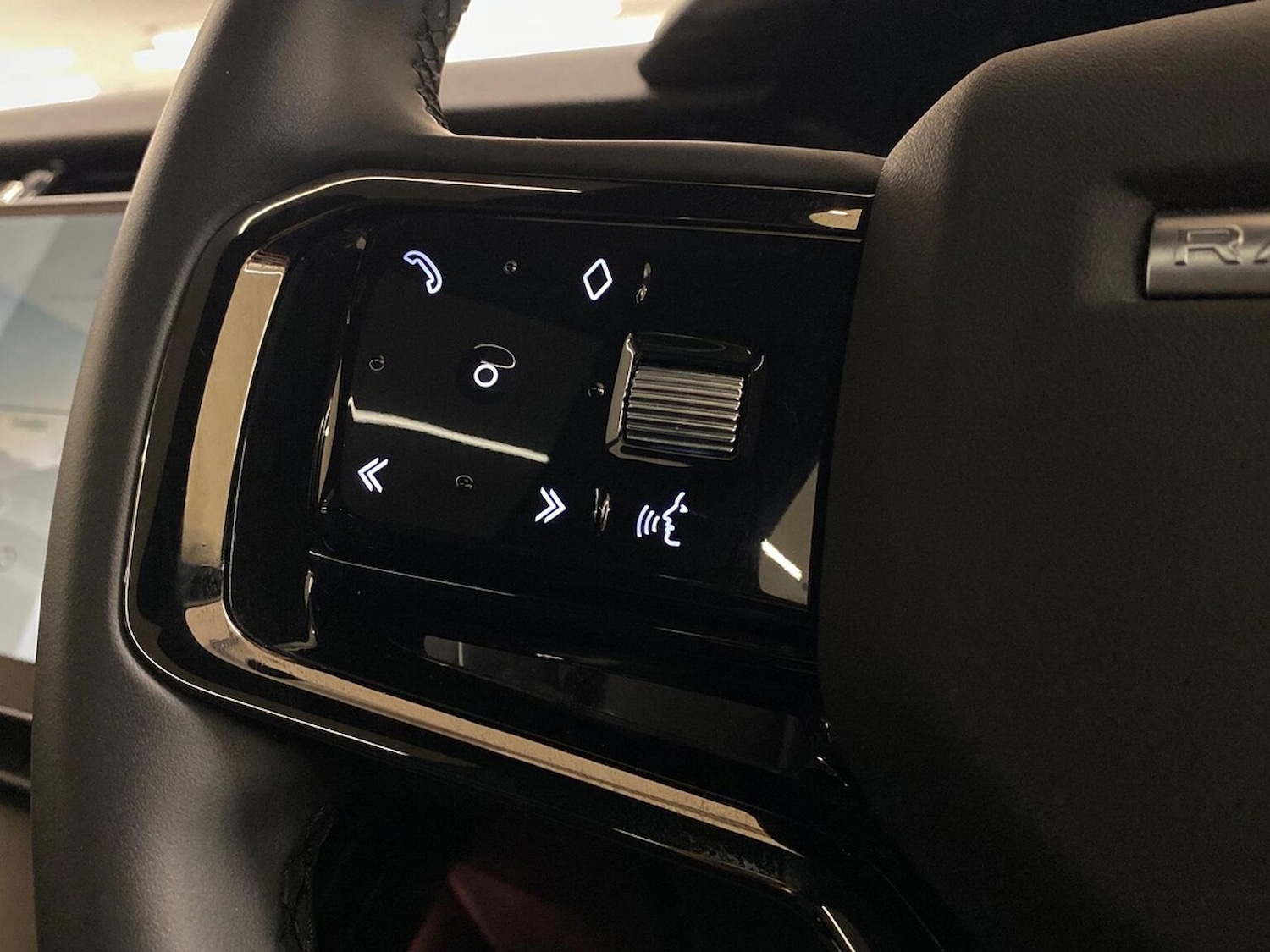 Used Land Rover Range Rover Velar 2023 for sale - 76149428: Photo 34