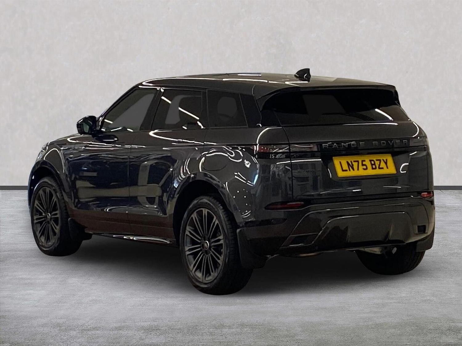 Used Land Rover Range Rover Evoque 2025 for sale - 77489536: Photo 2