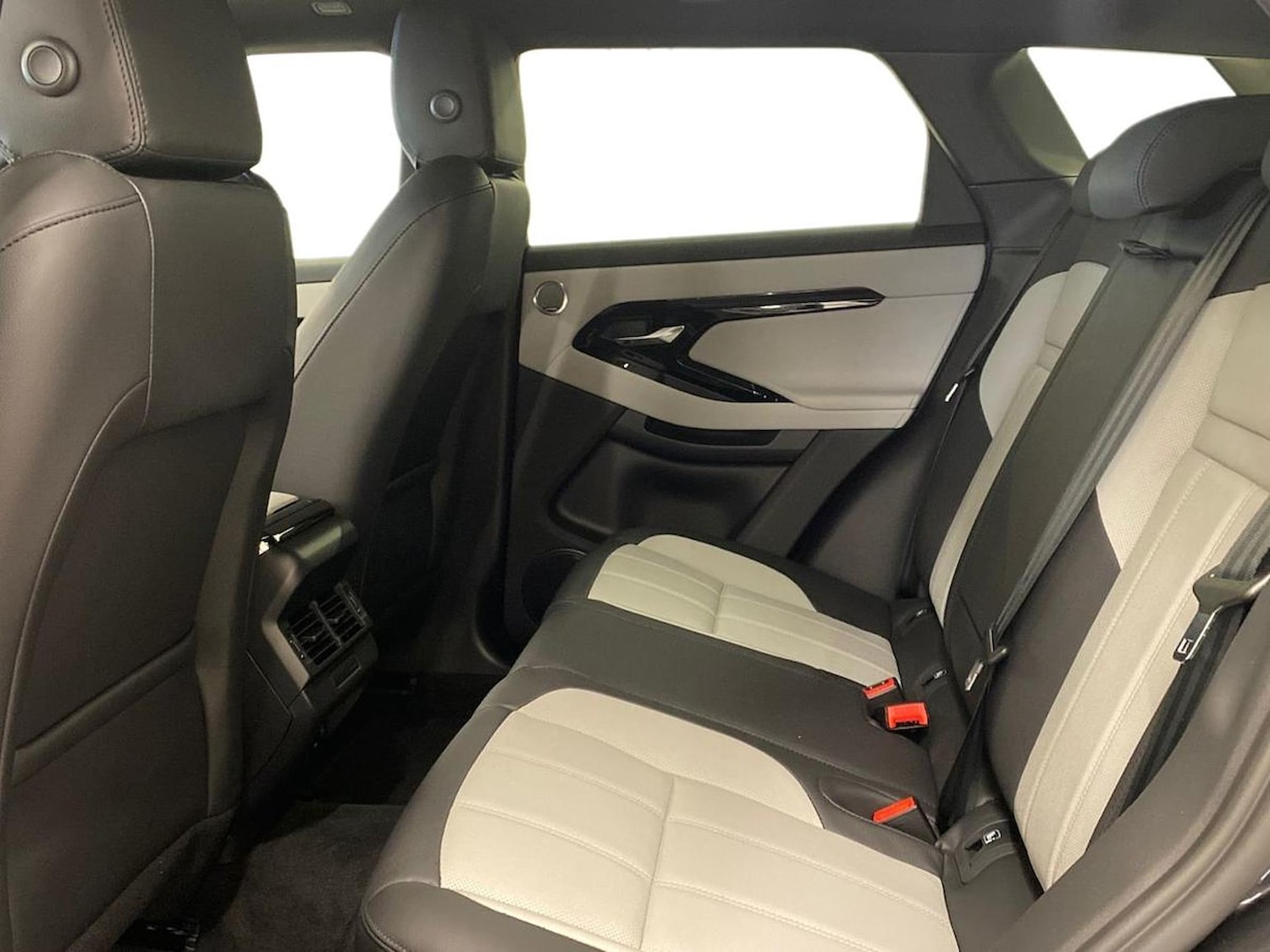 Used Land Rover Range Rover Evoque 2025 for sale - 77489536: Photo 4