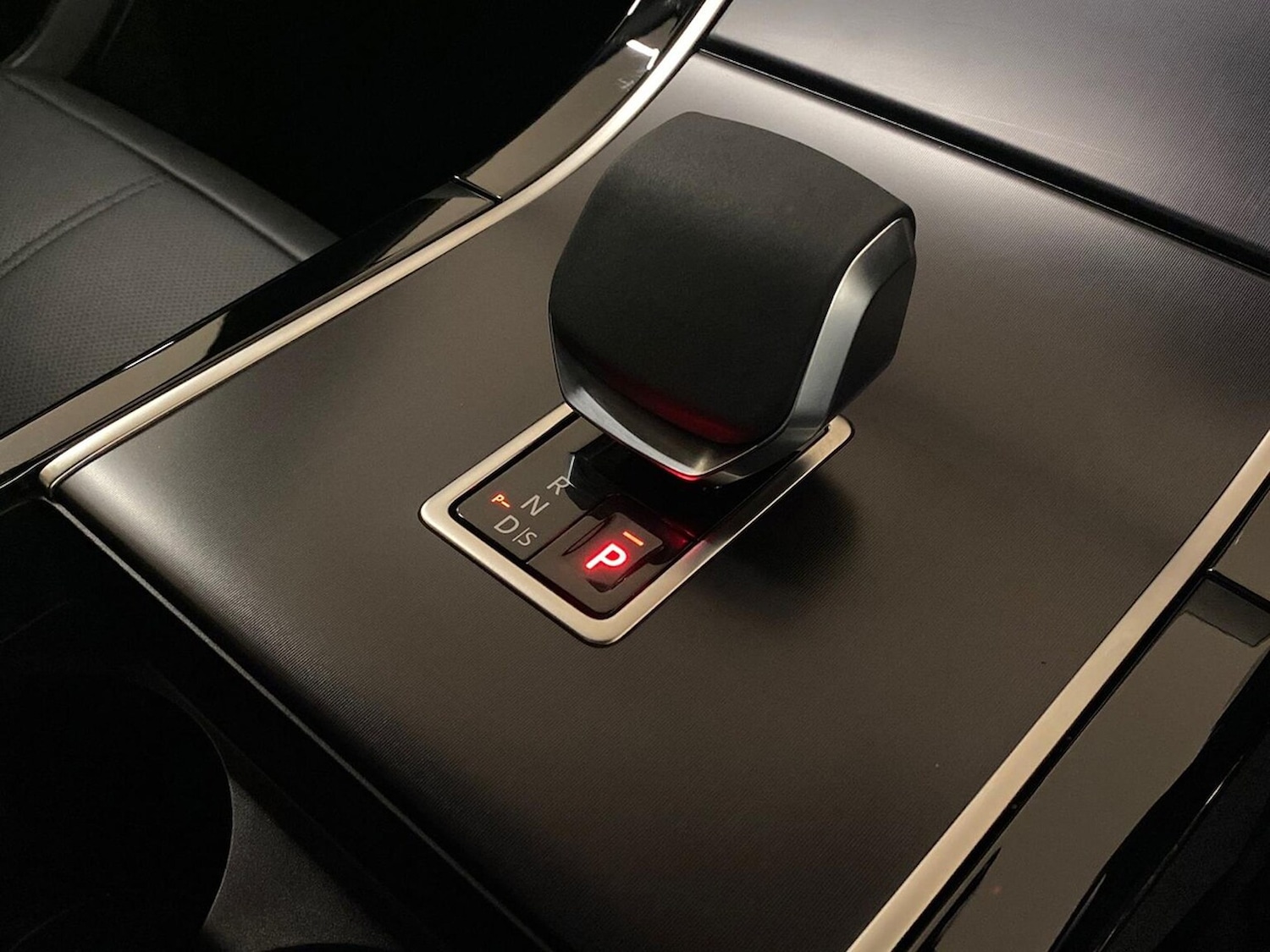 Used Land Rover Range Rover Velar 2025 for sale - 76583242: Photo 13