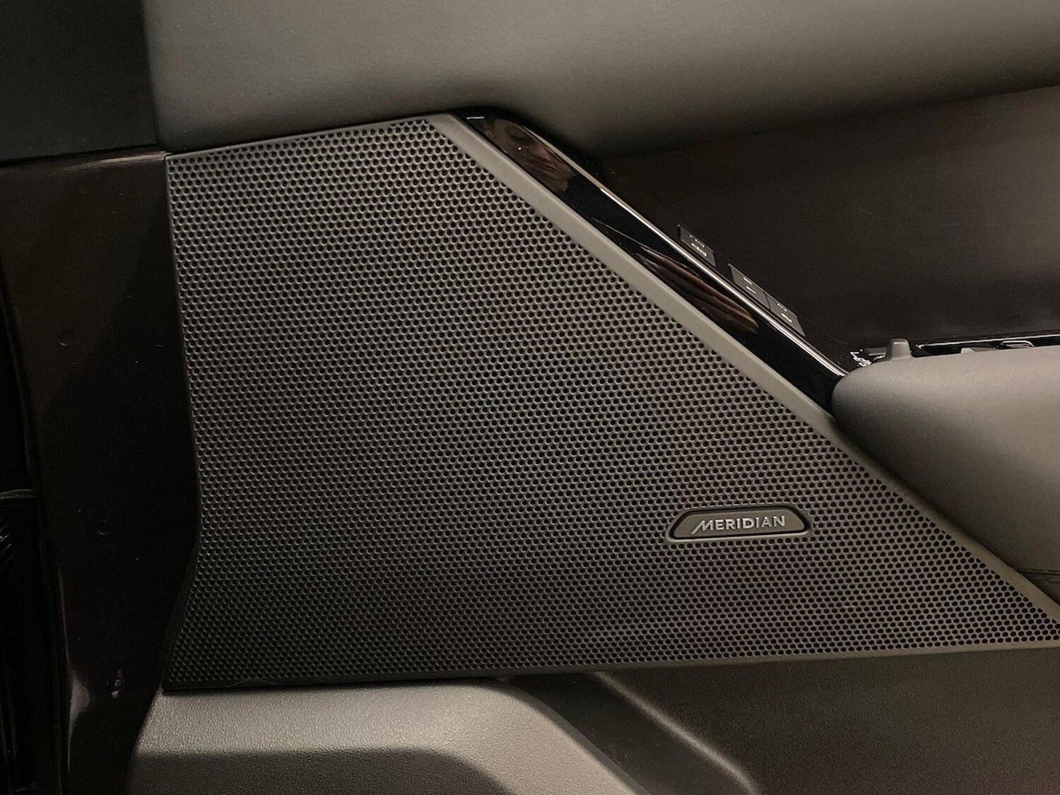 Used Land Rover Range Rover Velar 2025 for sale - 76583242: Photo 24