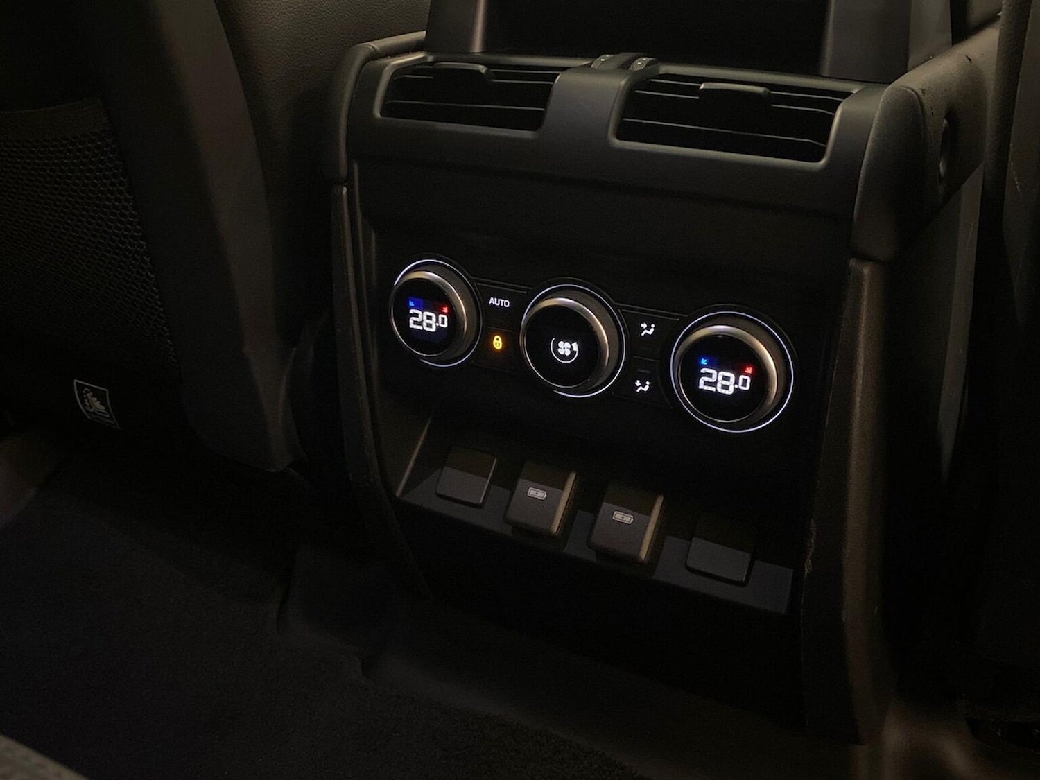 Used Land Rover Defender 2023 for sale - 76778308: Photo 18