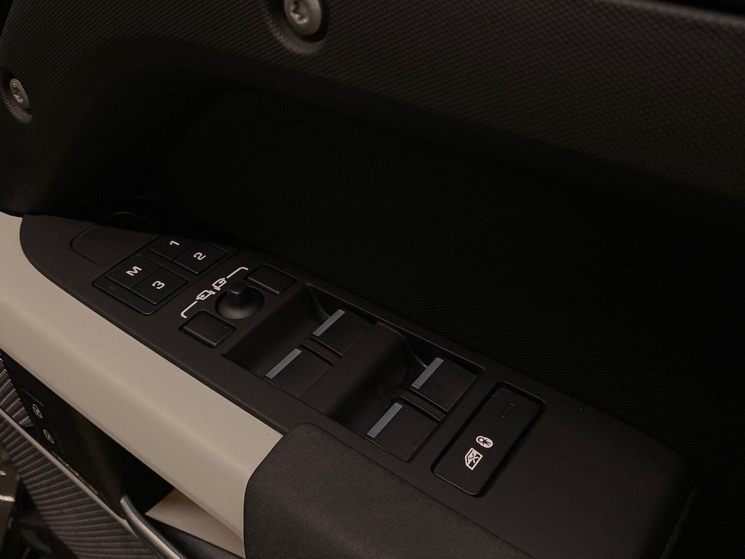 Used Land Rover Defender 2023 for sale - 76778308: Photo 25