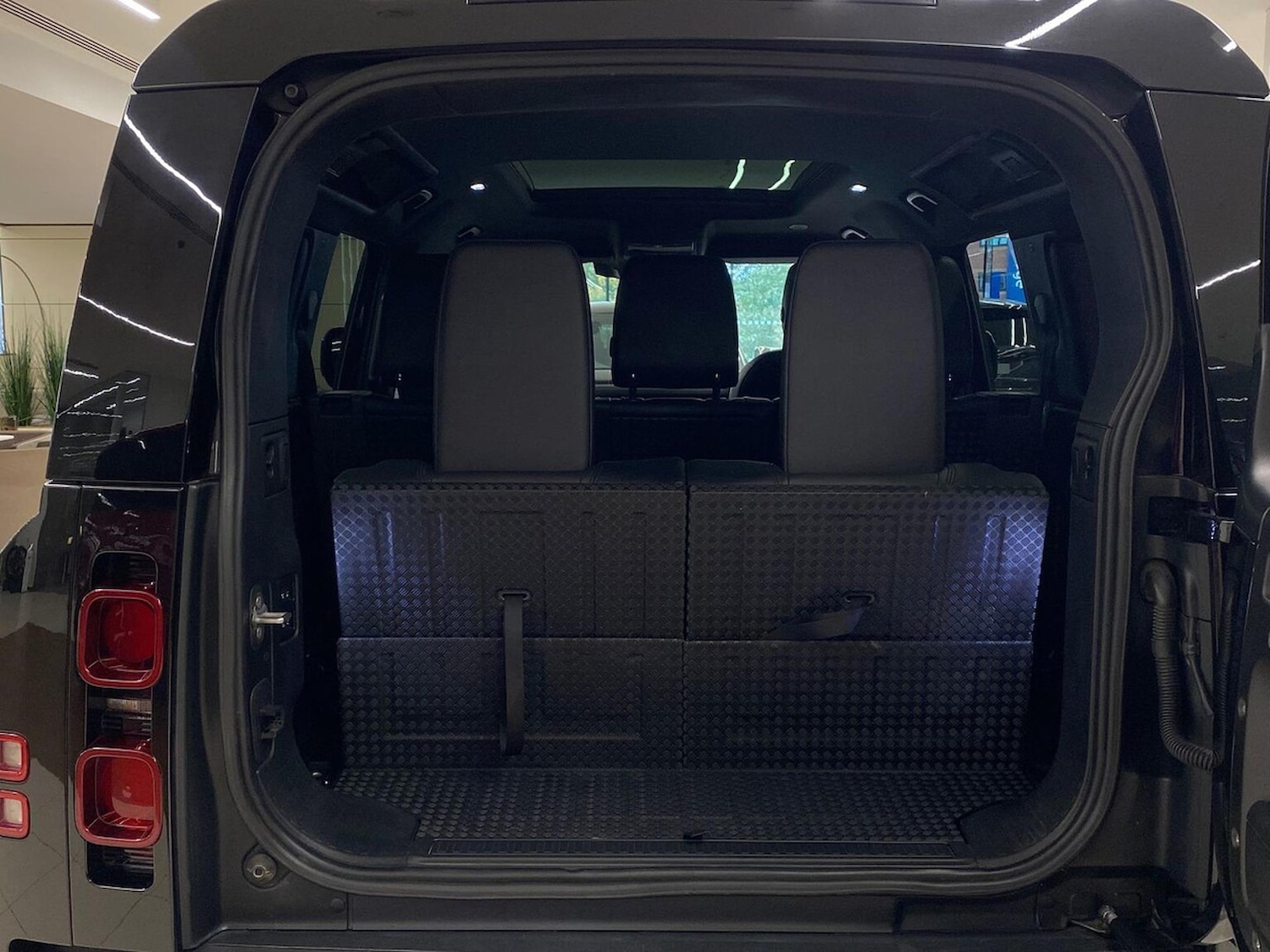 Used Land Rover Defender 2023 for sale - 76778308: Photo 29