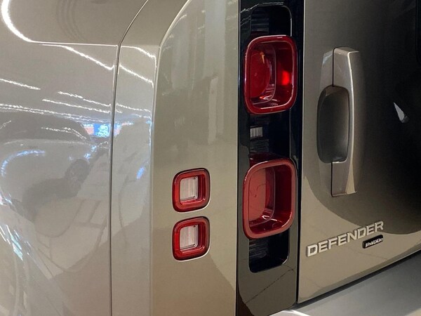 Used Land Rover Defender 2022 for sale - 76093602: Photo 26