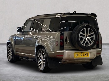 Used Land Rover Defender 2022 for sale - 76093602: Photo 2