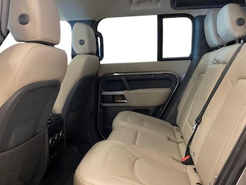 Used Land Rover Defender 2022 for sale - 76093602: Photo 4