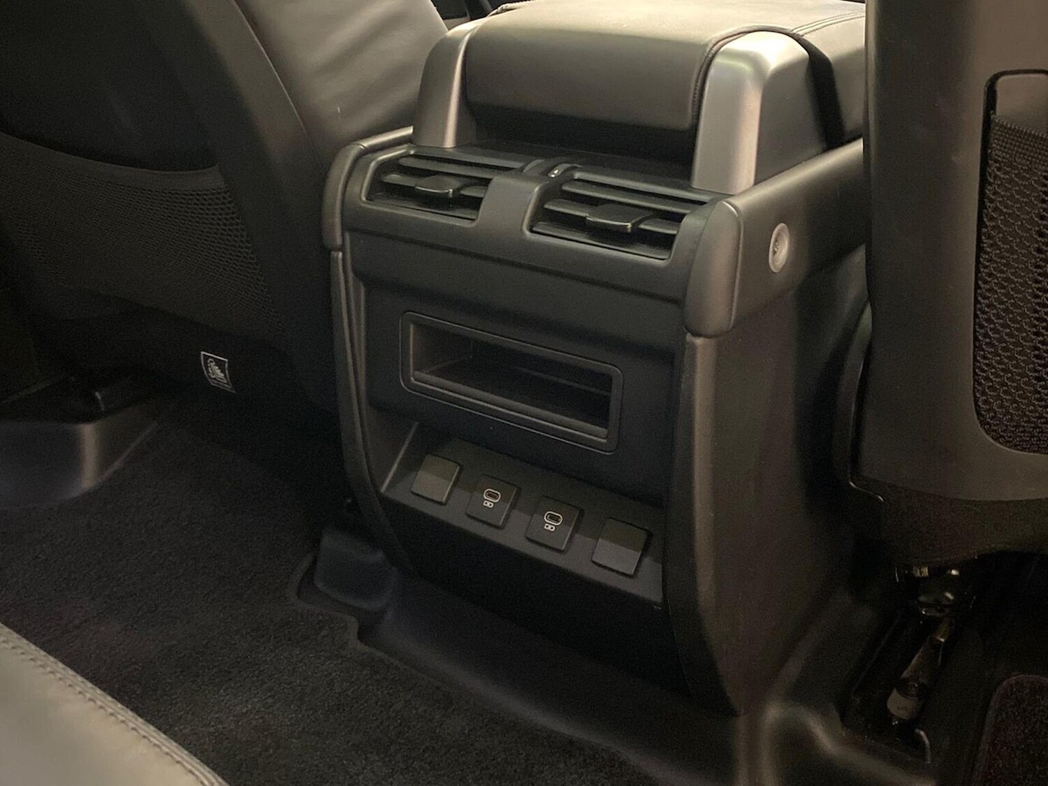 Used Land Rover Defender 2024 for sale - 77489466: Photo 18