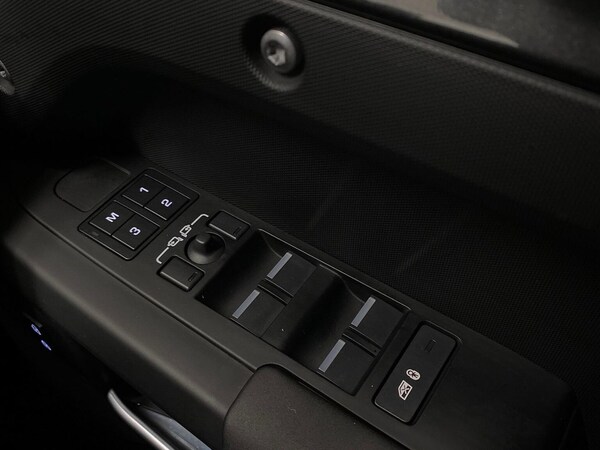 Used Land Rover Defender 2025 for sale - 76127290: Photo 25