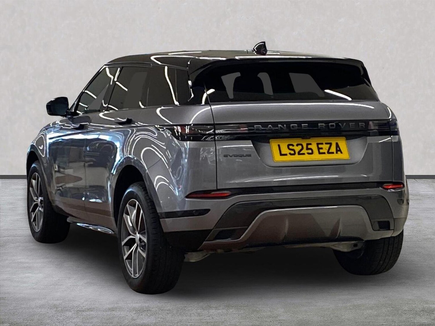 Used Land Rover Range Rover Evoque 2025 for sale - 77489587: Photo 2