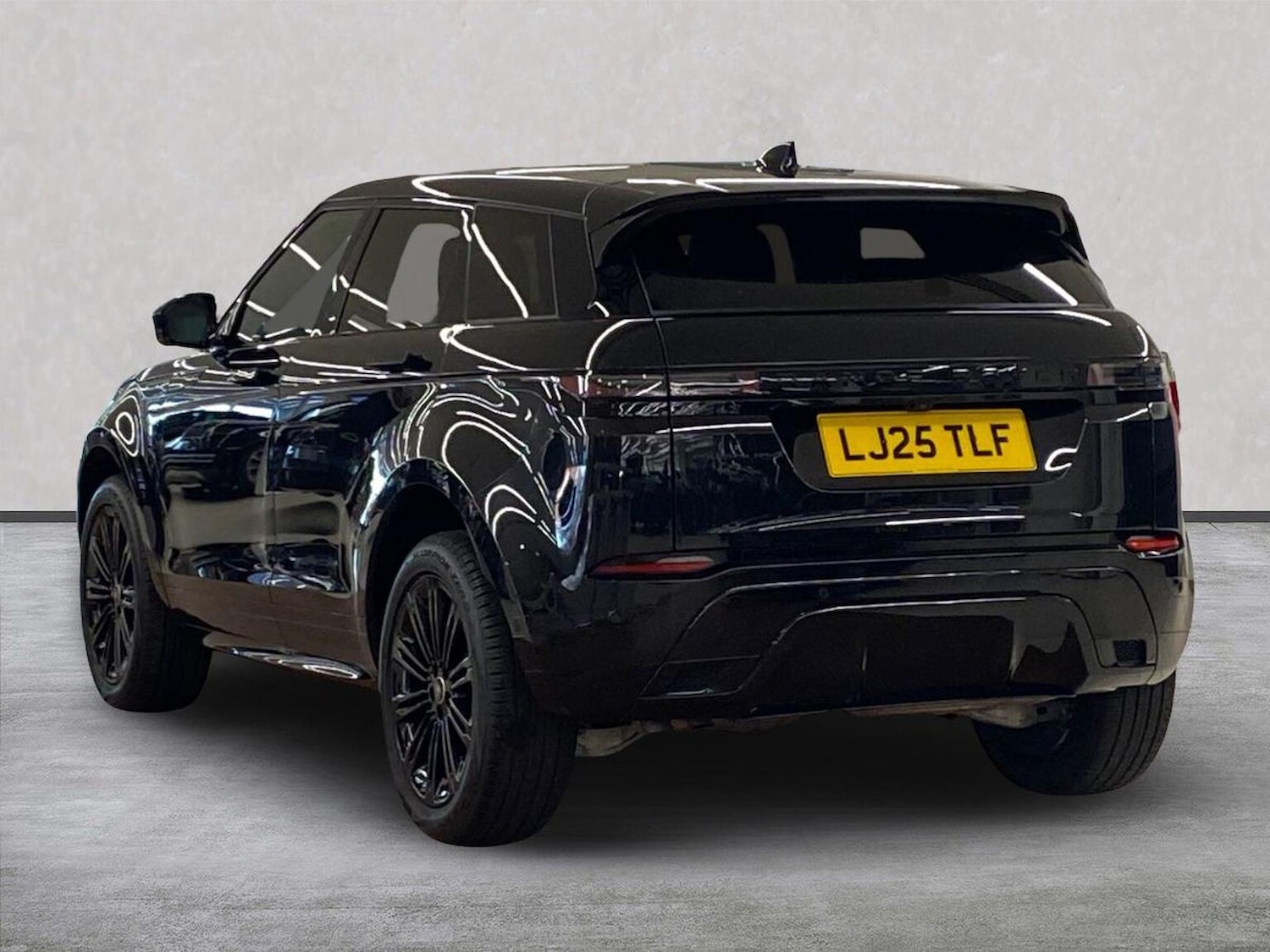 Used Land Rover Range Rover Evoque 2025 for sale - 76605540: Photo 2