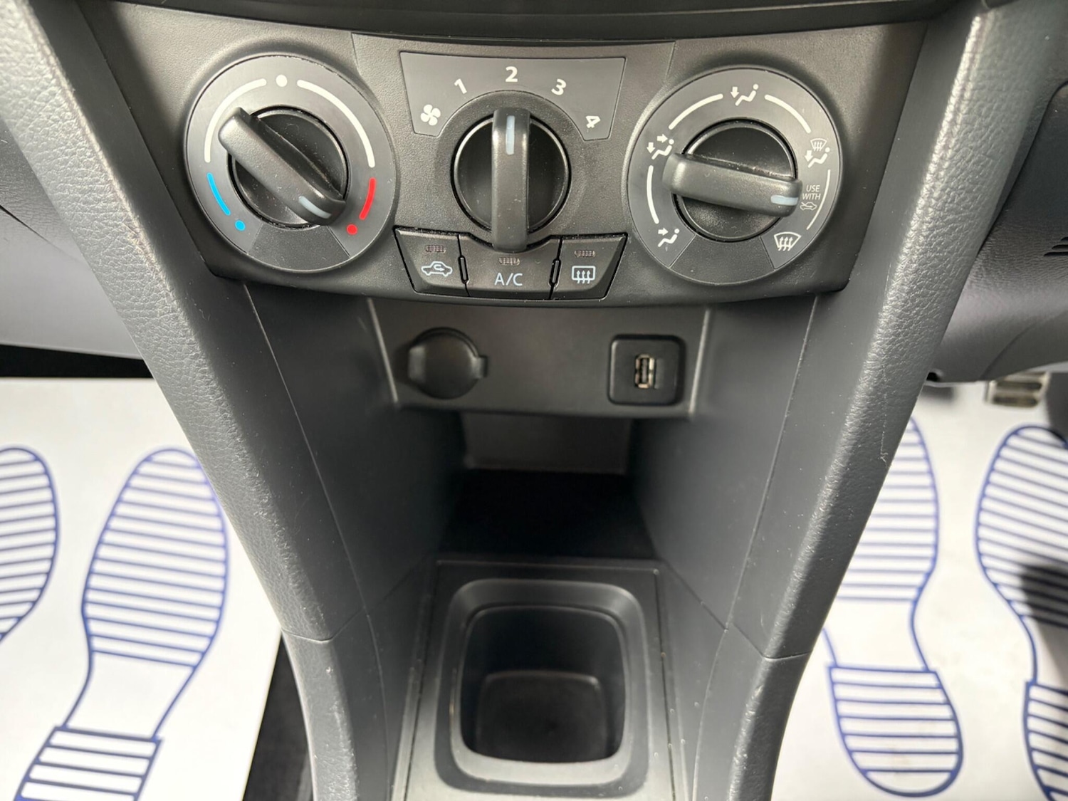 Used Suzuki Swift 2010 for sale - 77647492: Photo 14