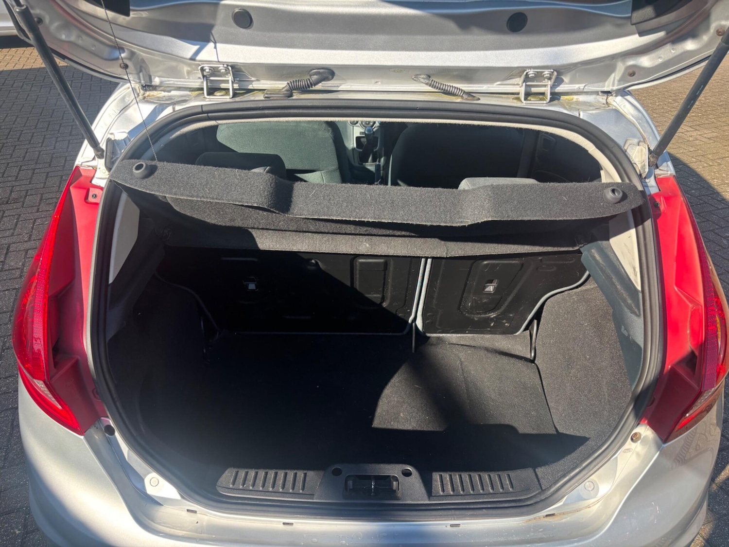 Used Ford Fiesta 2010 for sale - 77942190: Photo 11