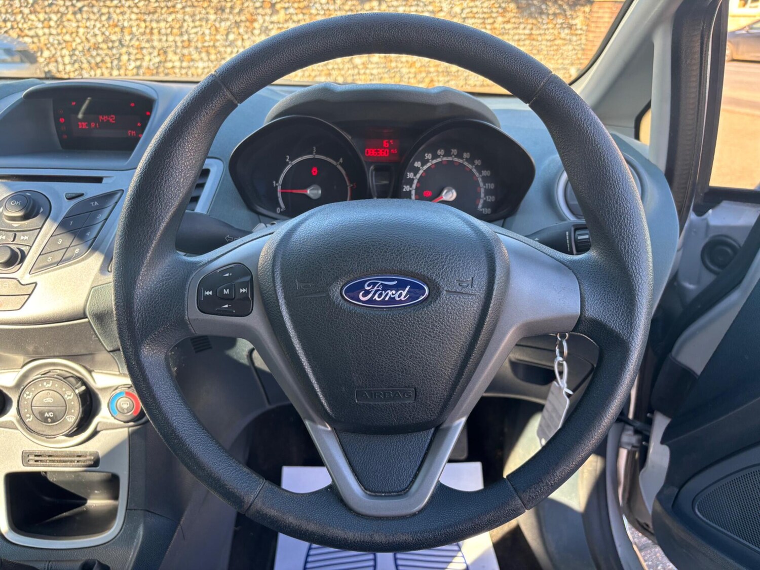 Used Ford Fiesta 2010 for sale - 77942190: Photo 21