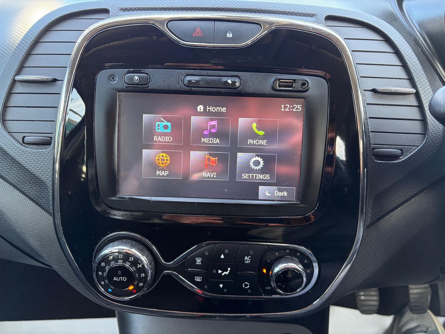 Used Renault Captur 2015 for sale - 77647485: Photo 25