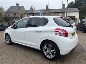 Used Peugeot 208 2014 for sale - 77692077: Photo