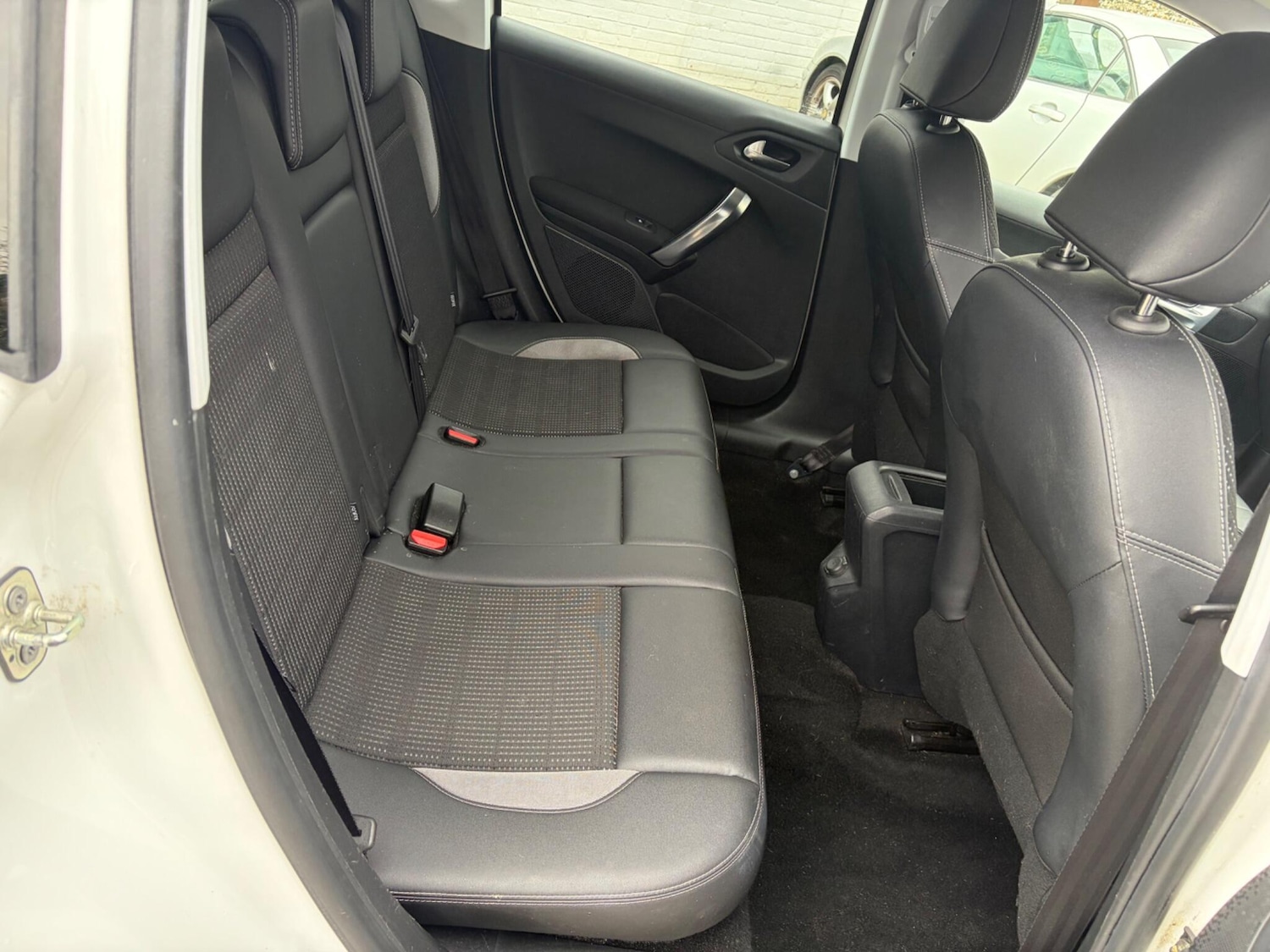 Used Peugeot 2008 2014 for sale - 78098366: Photo 17