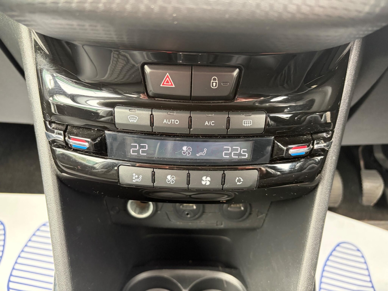 Used Peugeot 2008 2014 for sale - 78098366: Photo 21