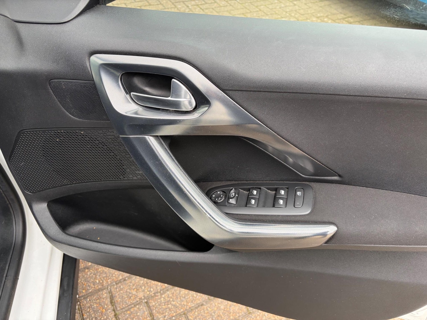 Used Peugeot 2008 2014 for sale - 78098366: Photo 24