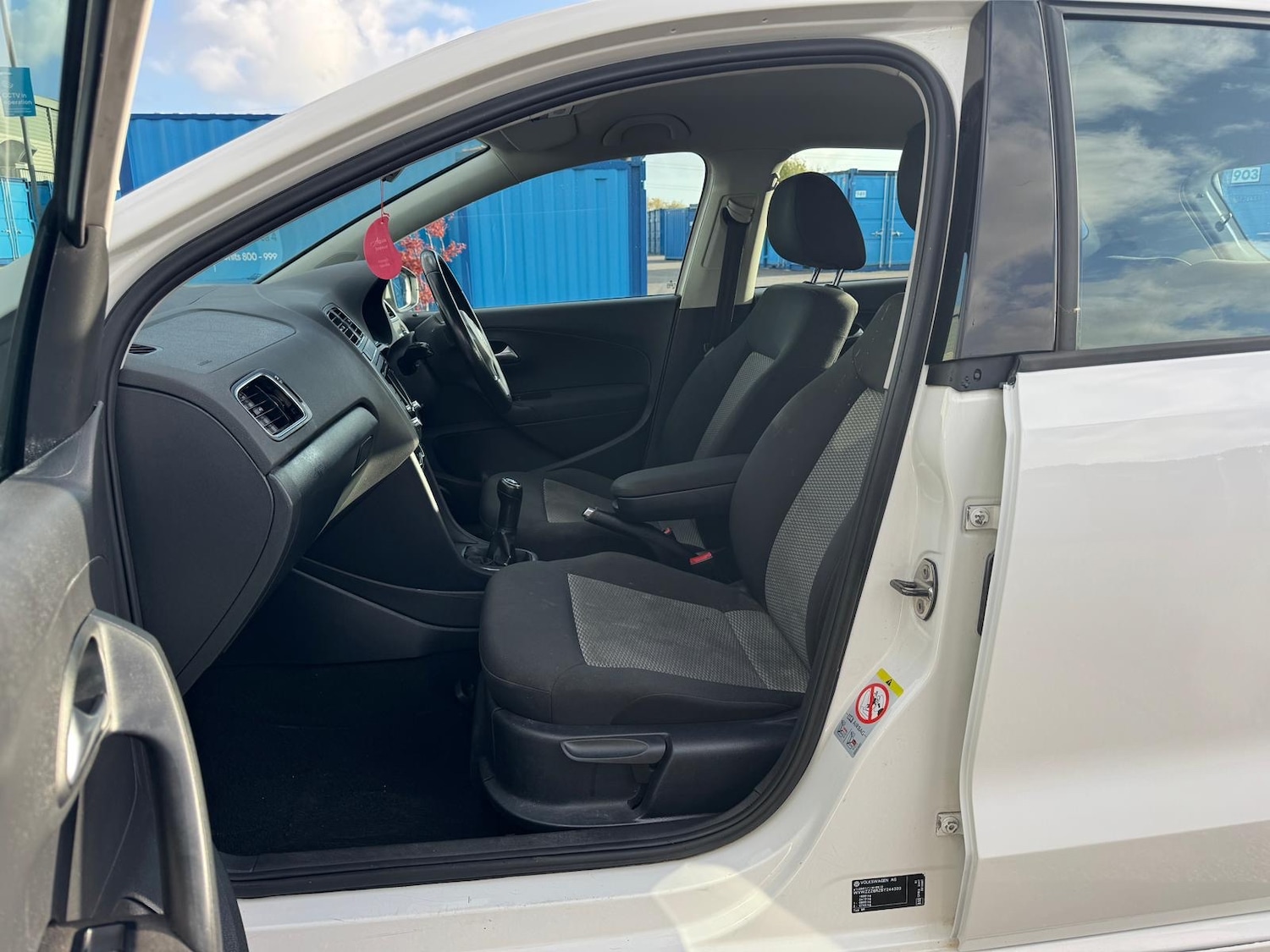 Used Volkswagen Polo 2011 for sale - 76393766: Photo 14