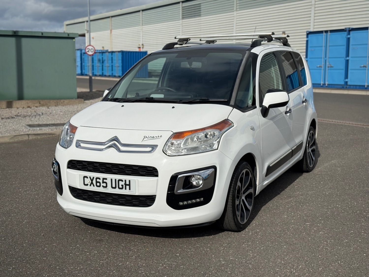 Used Citroen C3 Picasso 2015 for sale - 76177641: Photo 3