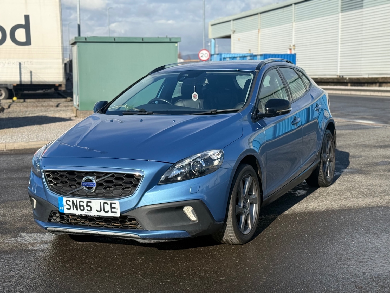 Used Volvo V40 2015 for sale - 77477015: Photo 3