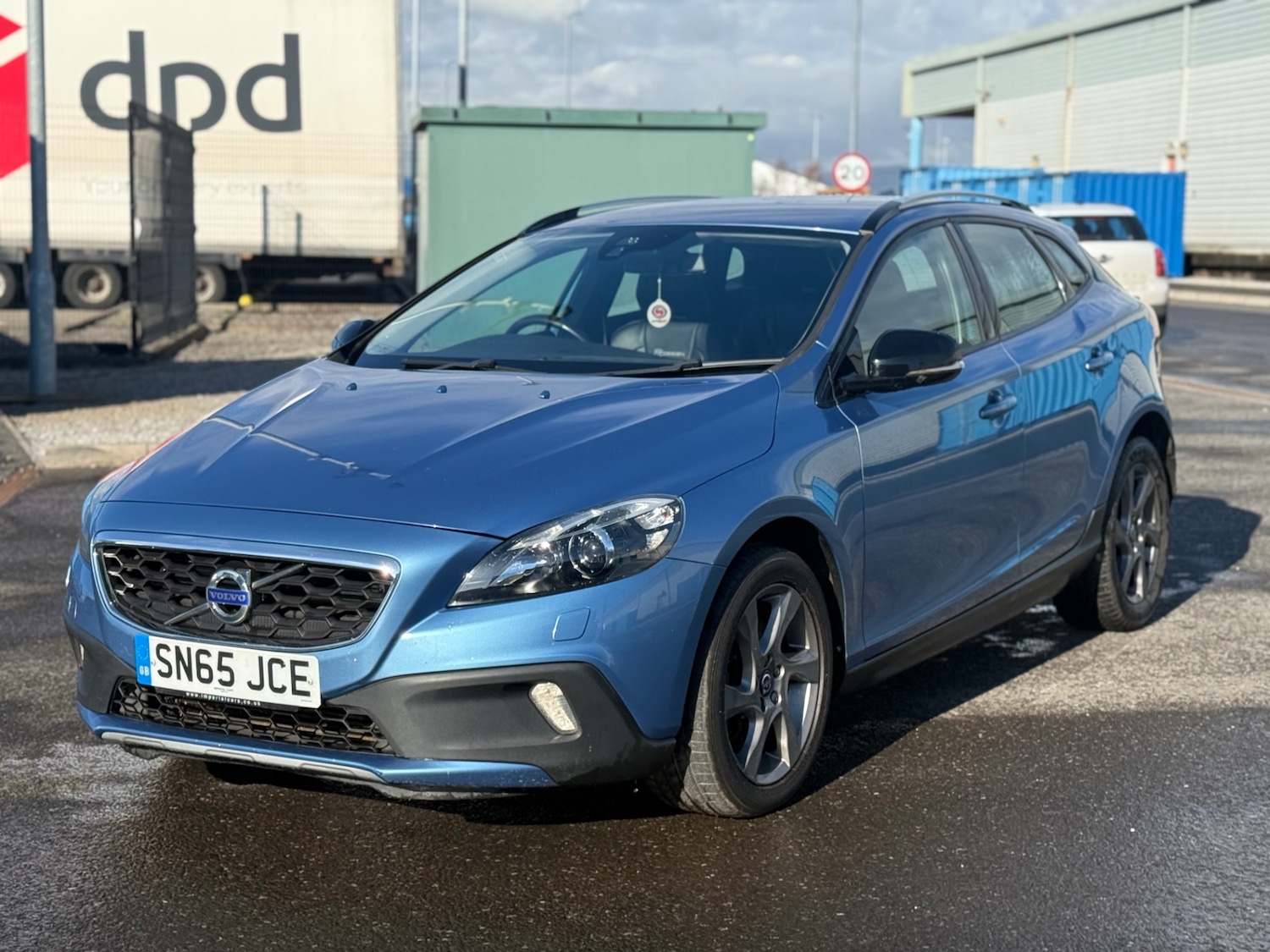 Used Volvo V40 2015 for sale - 77477015: Photo 4