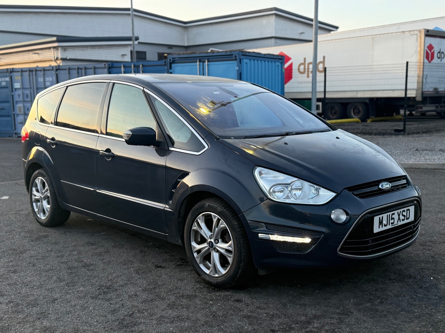 Used Ford S-Max 2015 for sale - 77085463: Photo 2