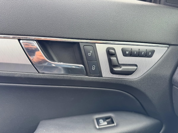 Used Mercedes-Benz E-Class 2011 for sale - 75325843: Photo 28