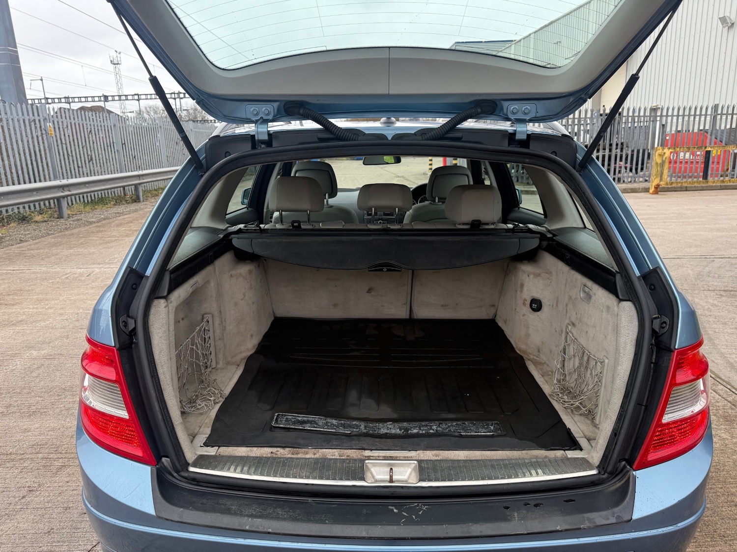 Used Mercedes-Benz C Class 2010 for sale - 77398713: Photo 17