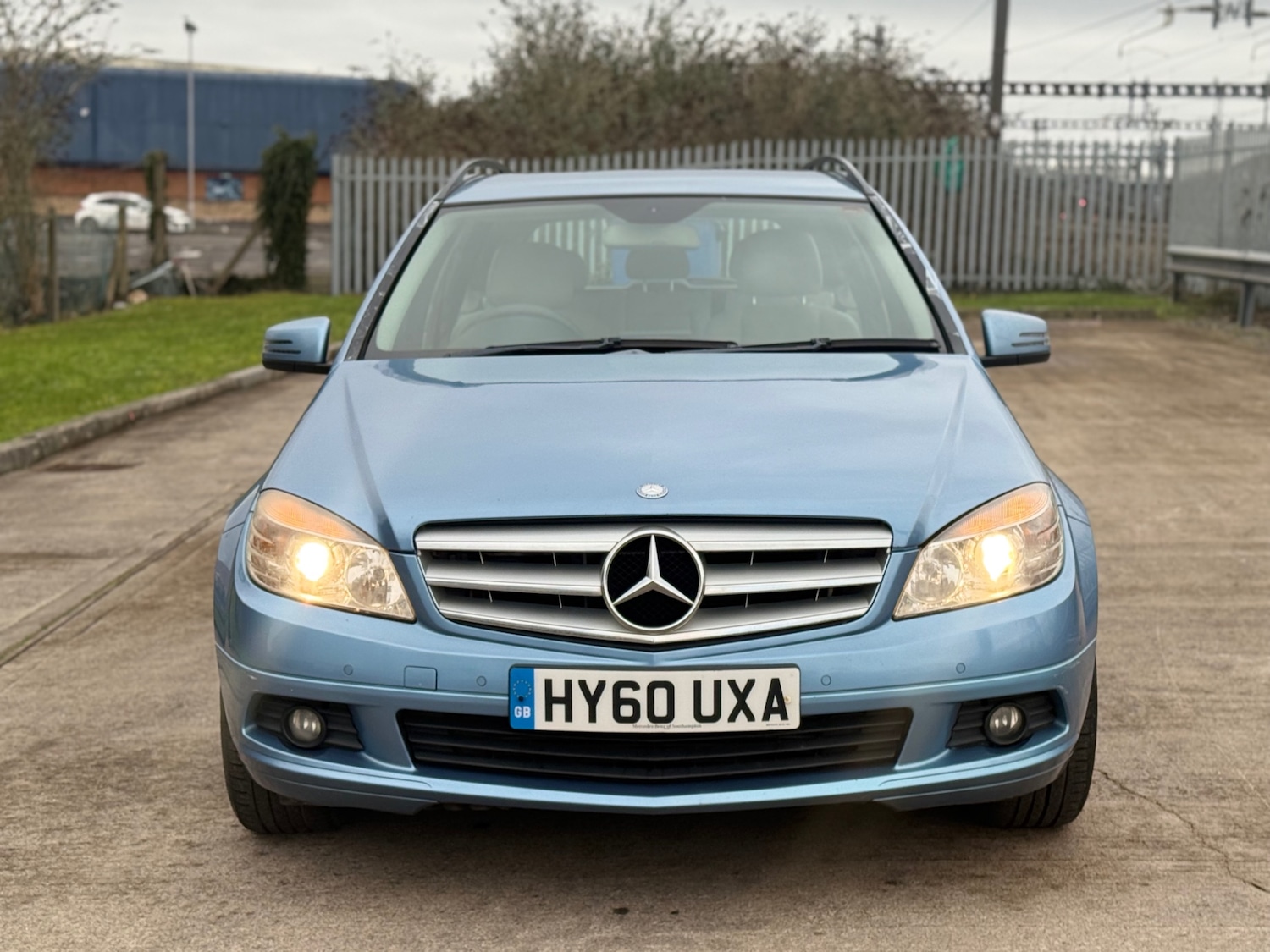 Used Mercedes-Benz C Class 2010 for sale - 77398713: Photo 2
