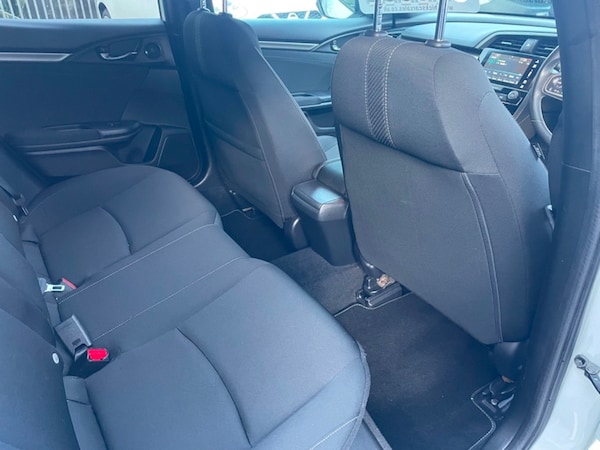 Used Honda Civic 2017 for sale - 69457524: Photo 10