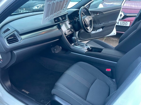 Used Honda Civic 2017 for sale - 69457524: Photo 8