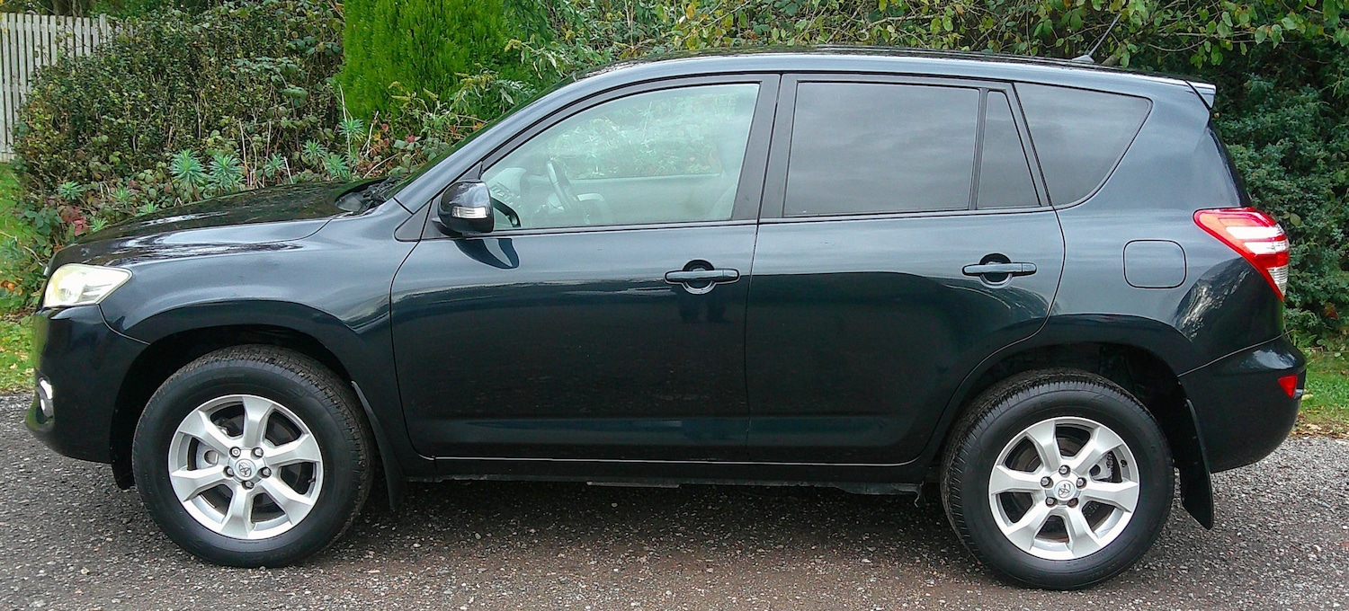 Used Toyota RAV4 2010 for sale - 76429537: Photo 4