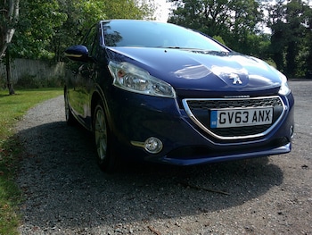 Used Peugeot 208 2014 for sale - 75835549: Photo