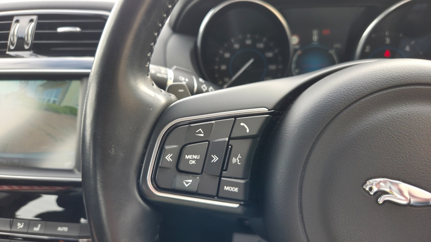 Used Jaguar XE 2016 for sale - 76027106: Photo 36
