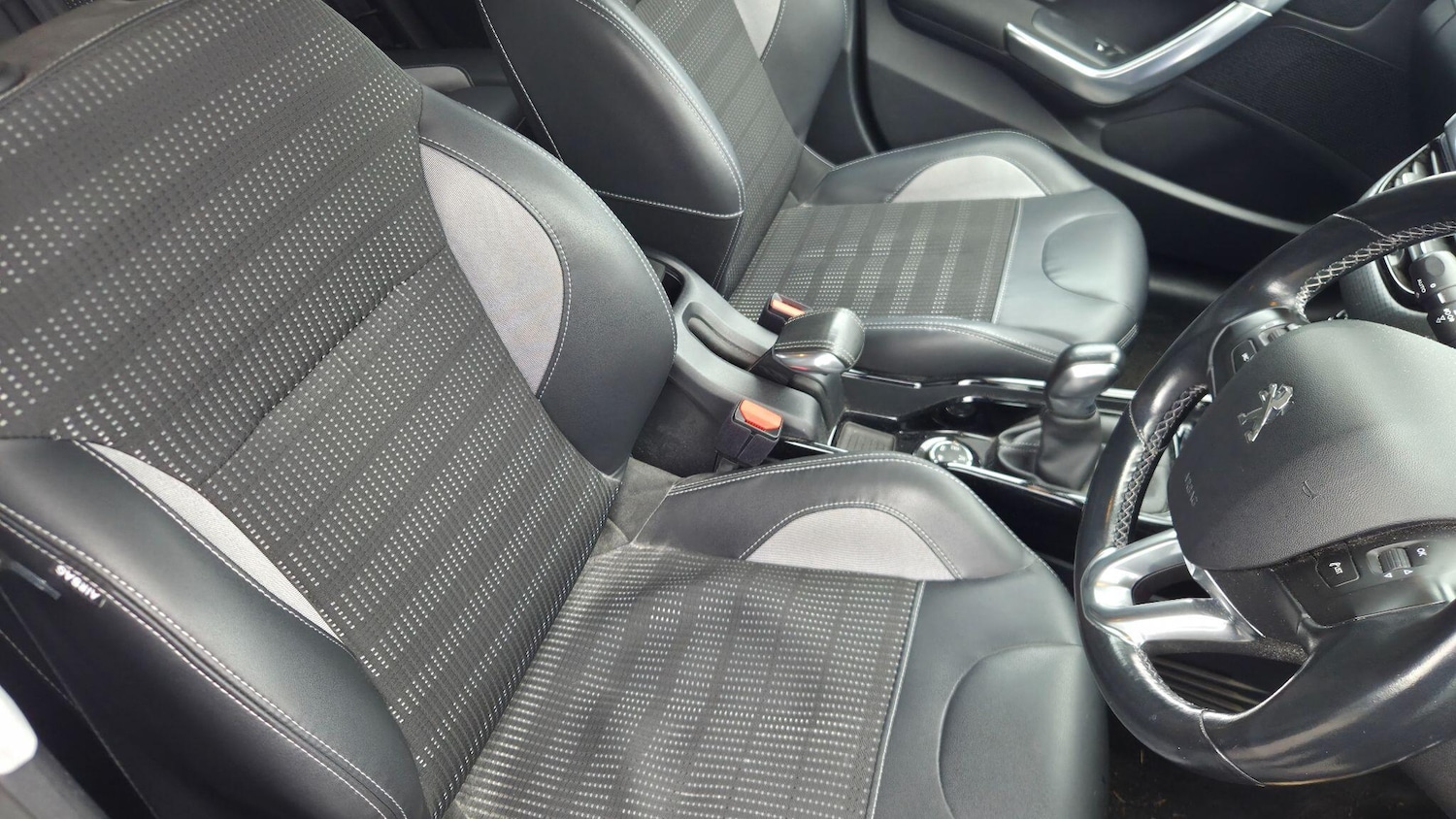 Used Peugeot 2008 for sale - 77824875: Photo 10