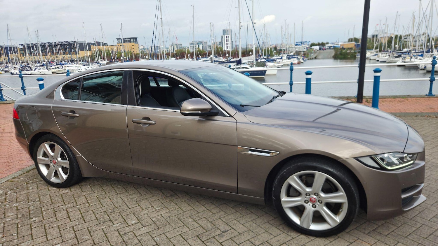 Used Jaguar XE 2016 for sale - 76200195: Photo 2
