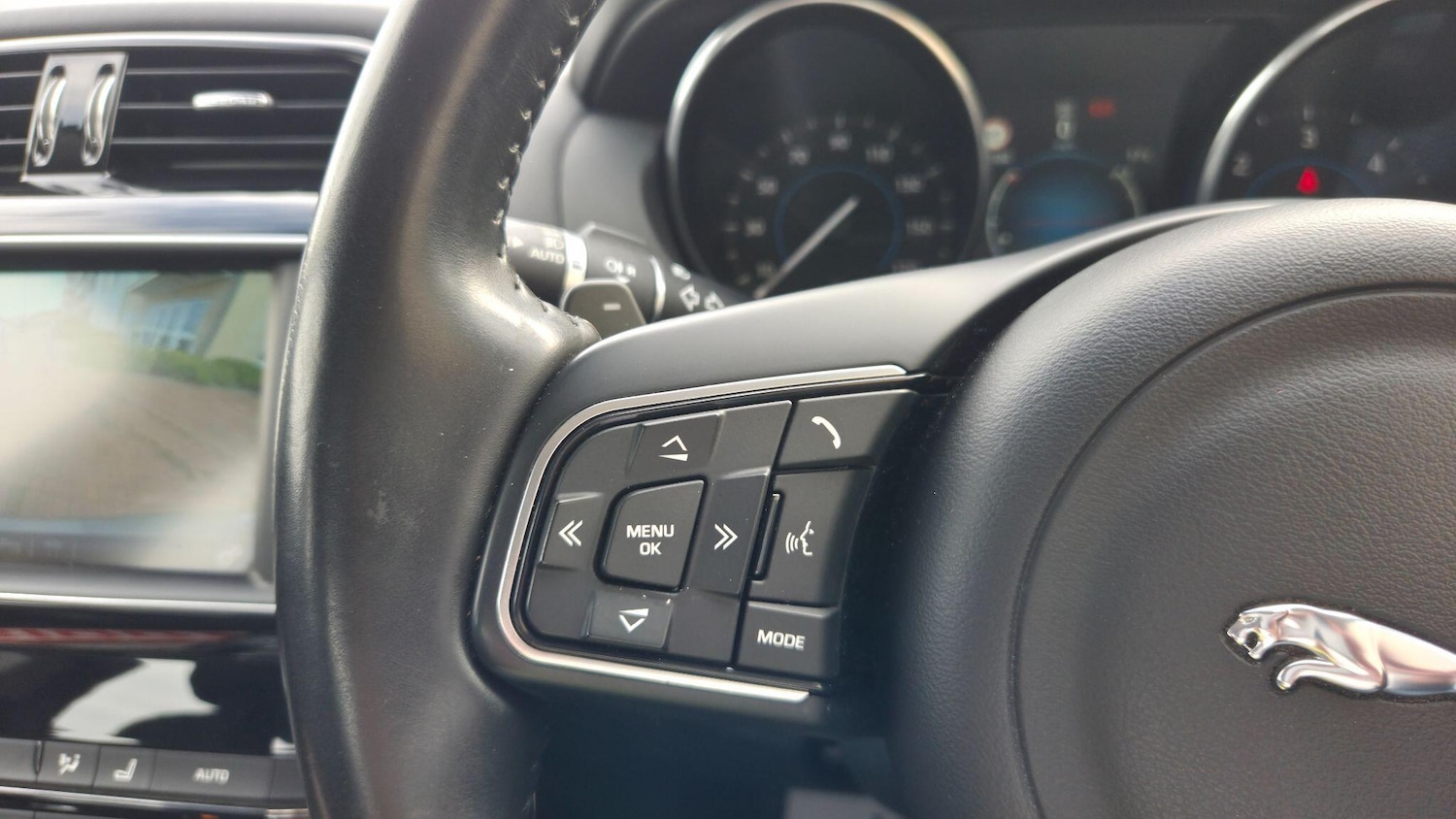 Used Jaguar XE 2016 for sale - 76200195: Photo 25