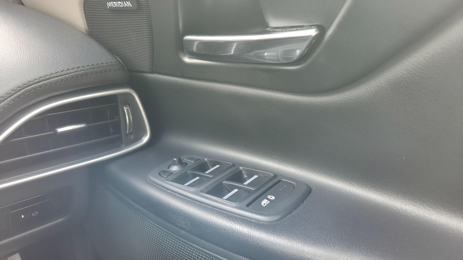 Used Jaguar XE 2016 for sale - 76200195: Photo 31