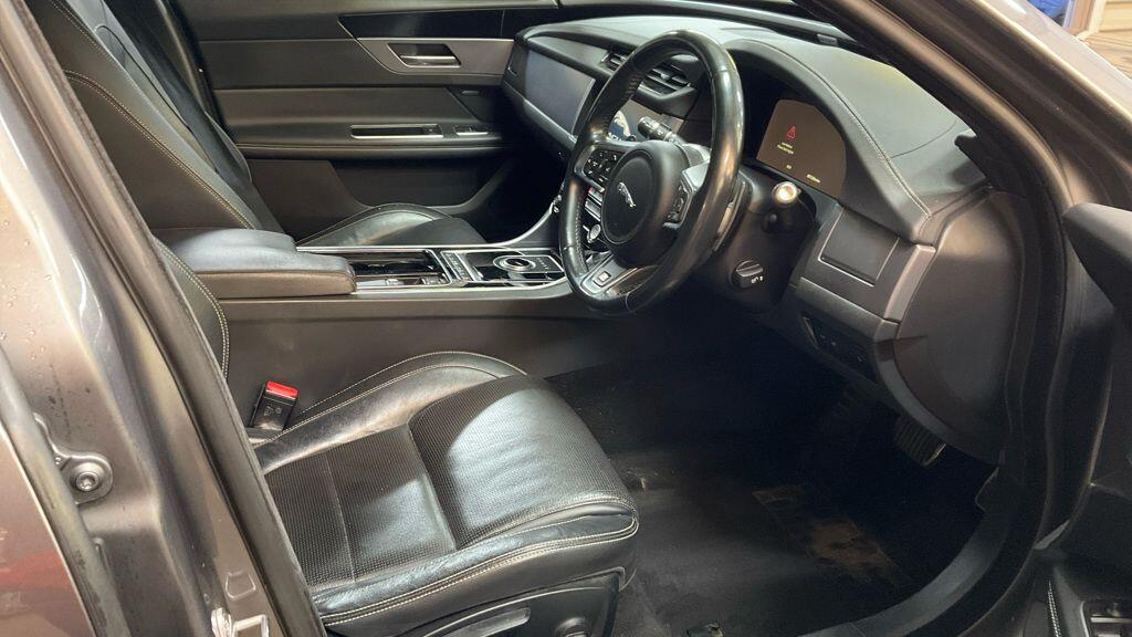 Used Jaguar XF 2016 for sale - 76441286: Photo 4